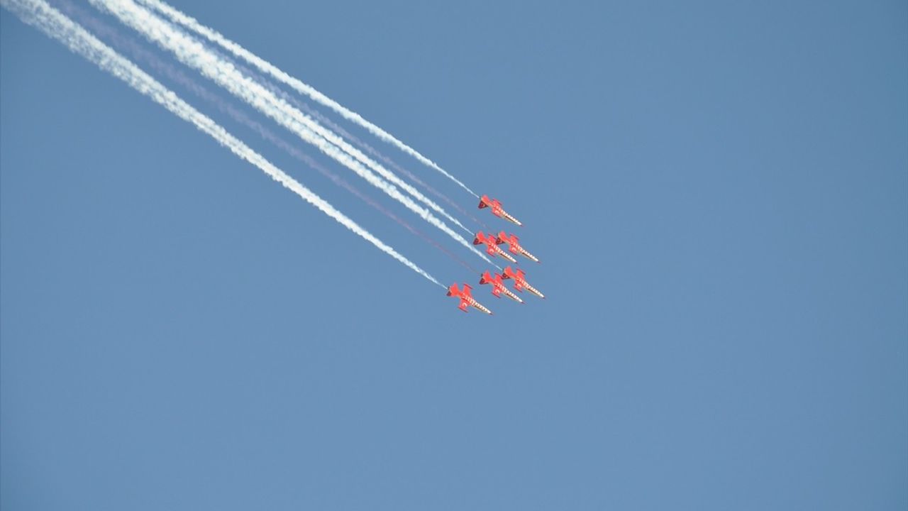 Türk Yıldızları Akşehir'de 24 Ağustos Onur Günü'nde Gösteri Uçuşu Yaptı