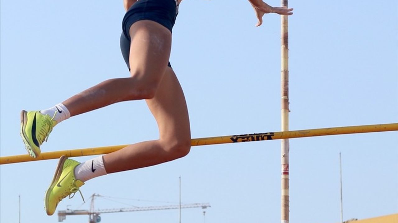 Türkiye Büyükler Atletizm Şampiyonası İzmir Atatürk Stadyumu'nda başladı