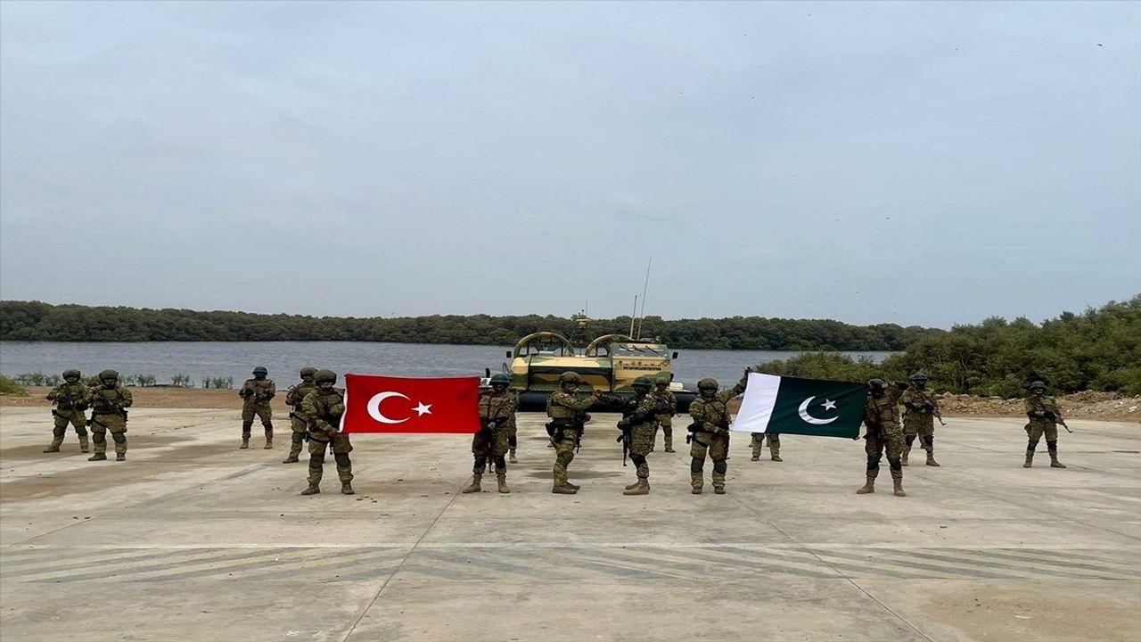 Türkiye-Pakistan İkili Amfibi Tatbikatı Başarıyla Tamamlandı