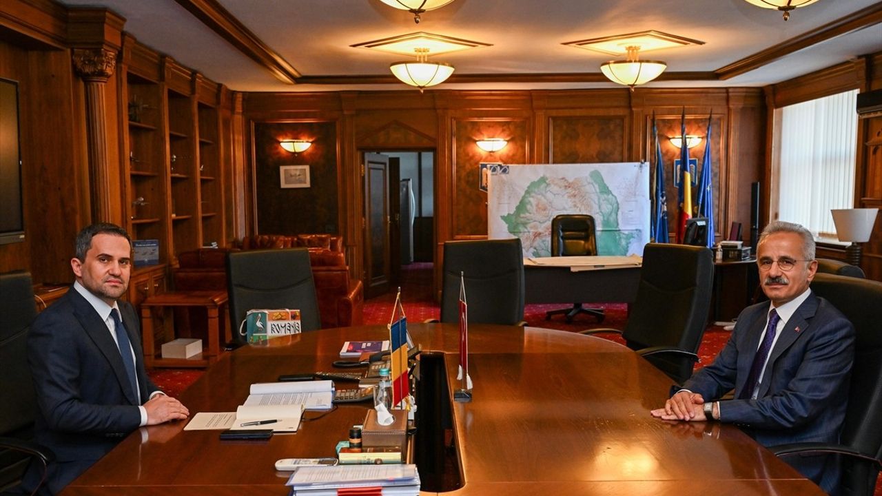 Uraloğlu Bükreş'te: Türkiye-Romanya ulaştırma işbirliği koridor perspektifinde derinleşecek