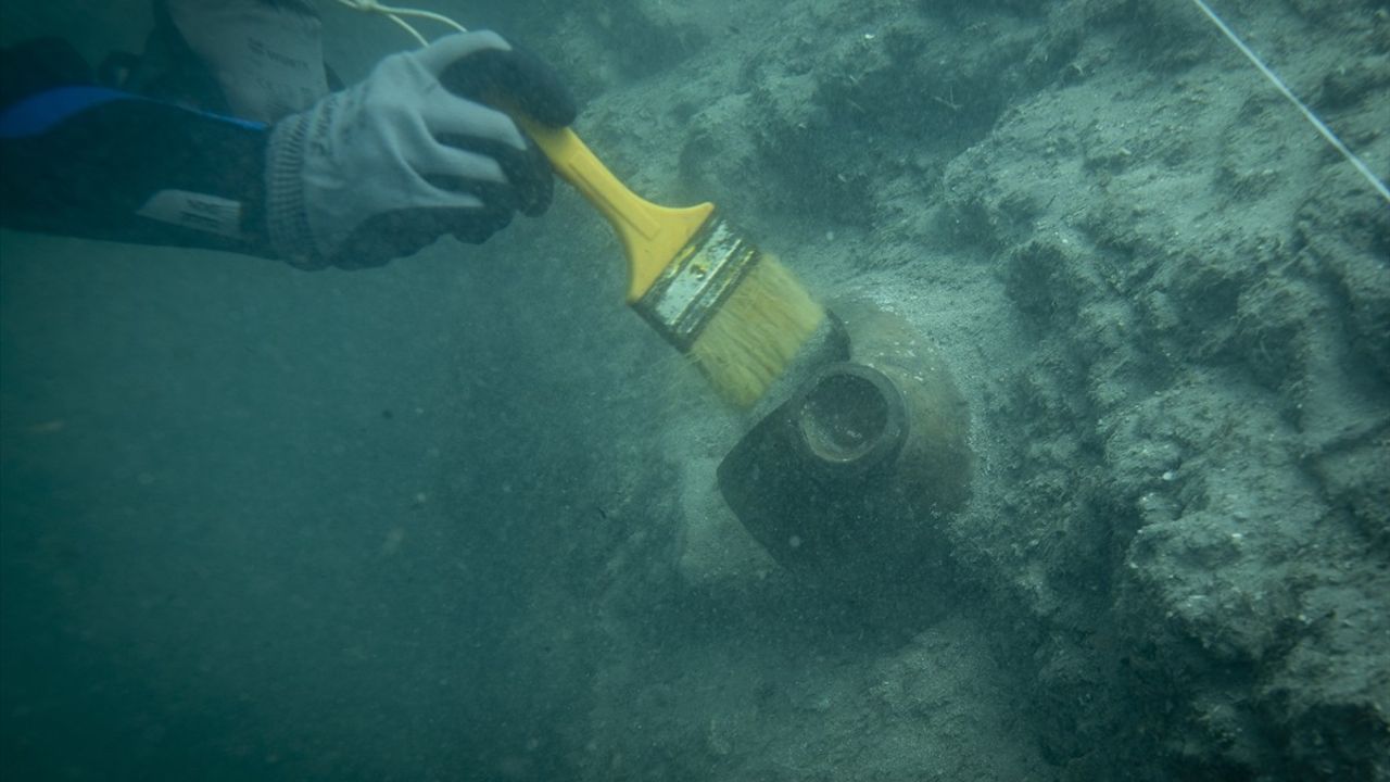 Urla Liman Tepe'de su altı kazıları devam ediyor: 5 bin 300 yıllık kalıntılar bulundu