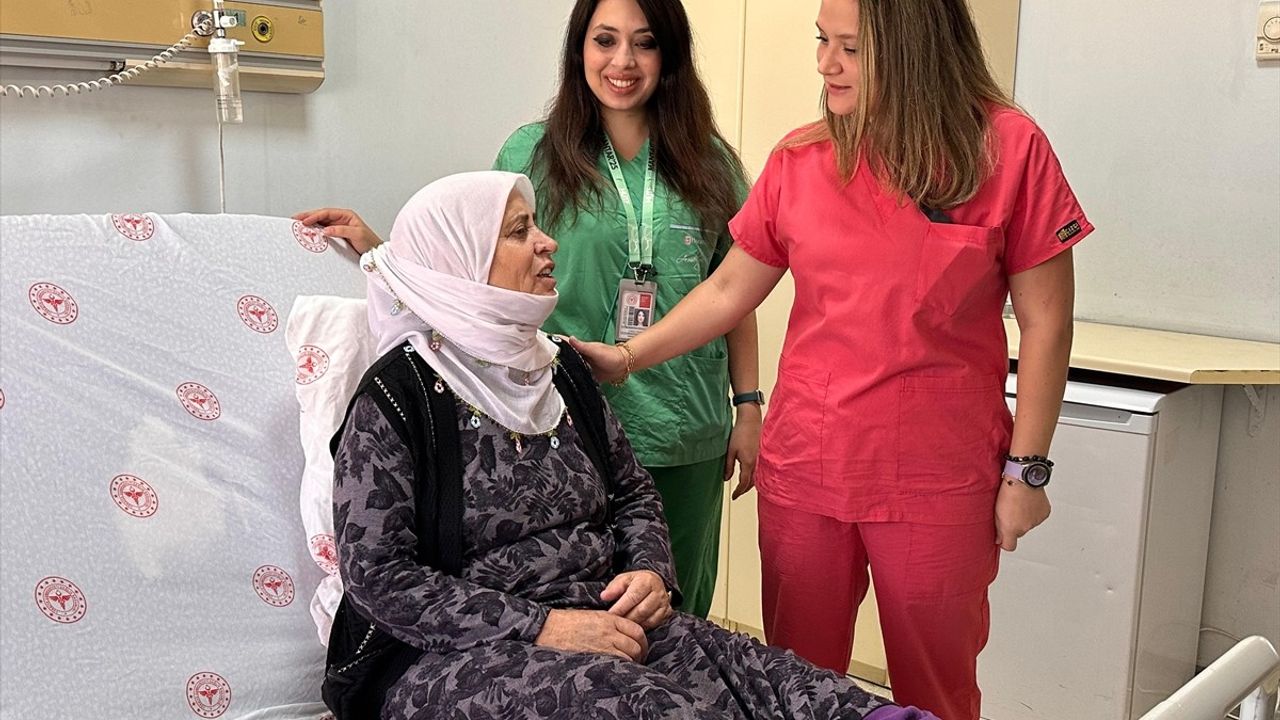 Van'da 60 yaşındaki kadının göğüs kafesinden 2 kilogramlık timoma çıkarıldı