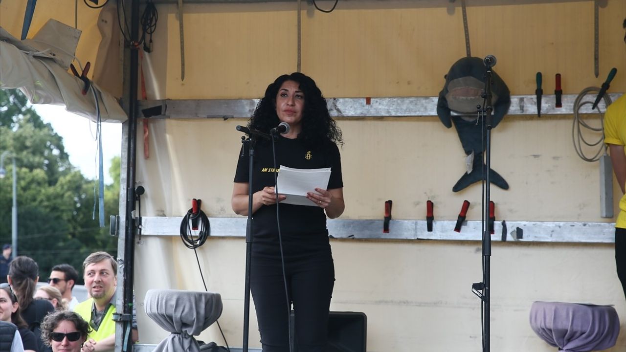 Viyana'da Yüzlerce Filistin Destekçisi, İsrail'in Gazze'deki Eylemlerini Protesto Etti