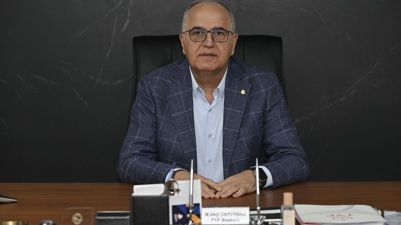 Voleybol Federasyonu Başkanı Üstündağ'dan Santarelli'ye Destek