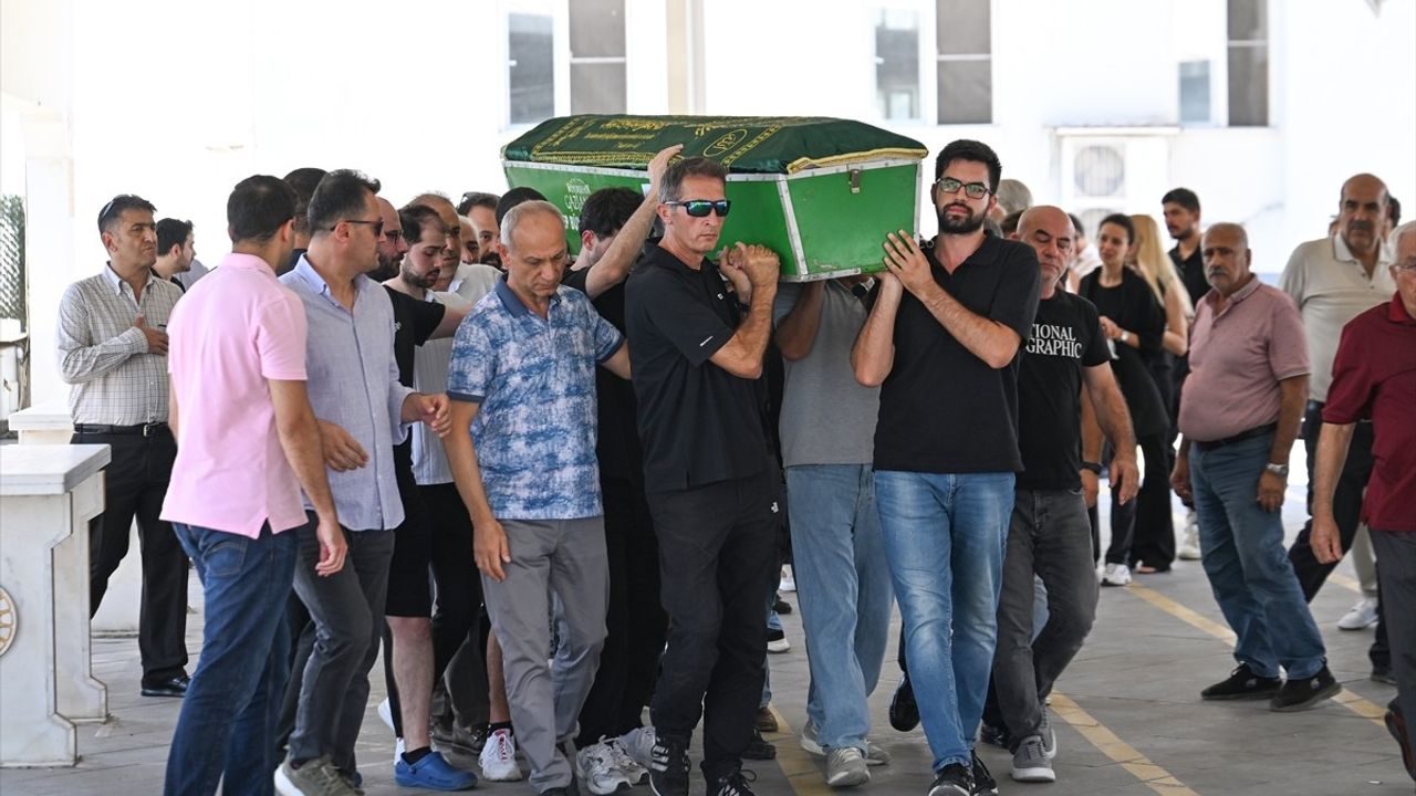 Yamaç Paraşütü Dünya Kupası'nda yaşamını yitiren Cengiz Kalyoncu Gaziantep'te defnedildi