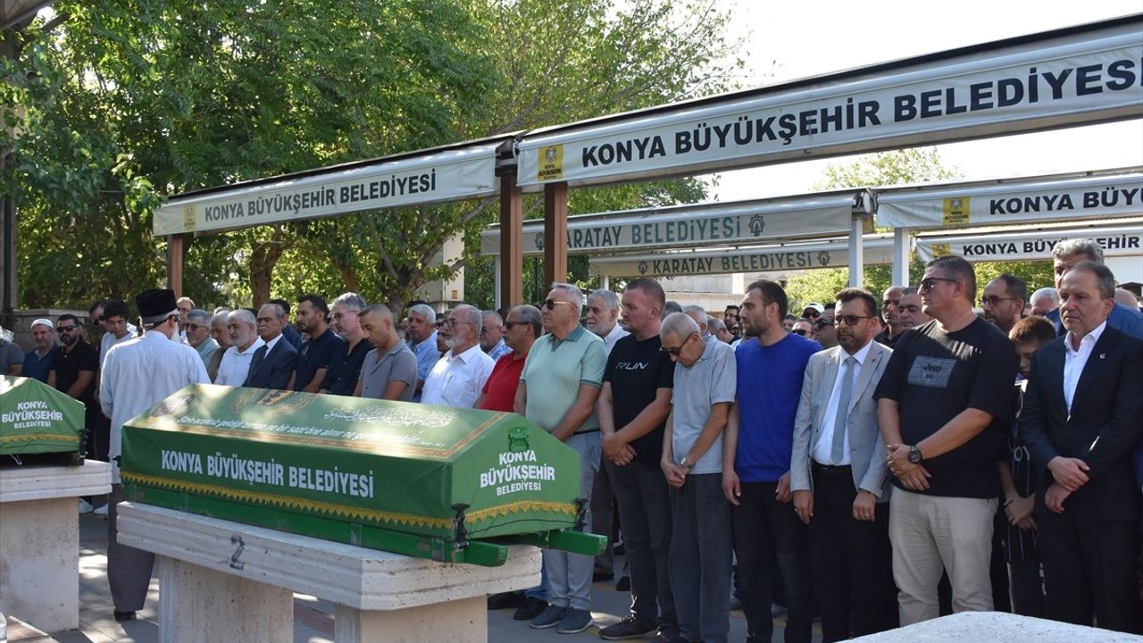 Yeniden Refah Partisi Genel Başkanı Fatih Erbakan, Konya'da Cenaze Törenine Katıldı