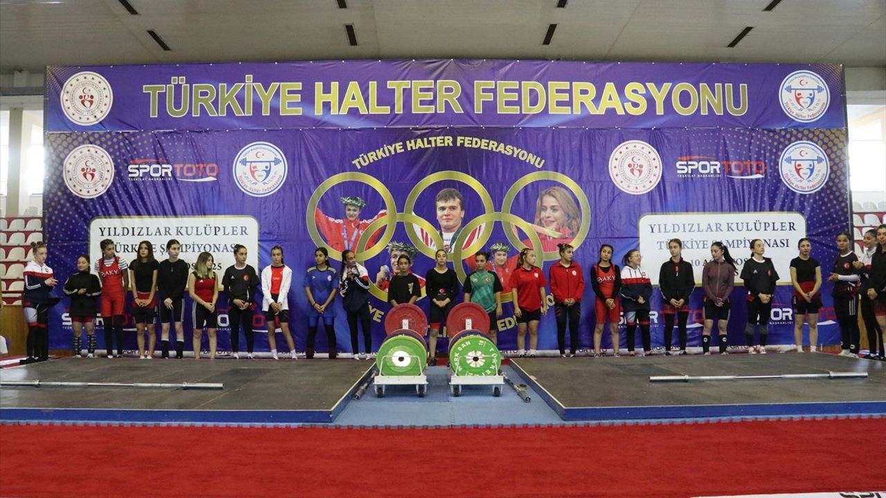 Yıldızlar Kulüpler Türkiye Halter Şampiyonası Sivas'ta Başladı