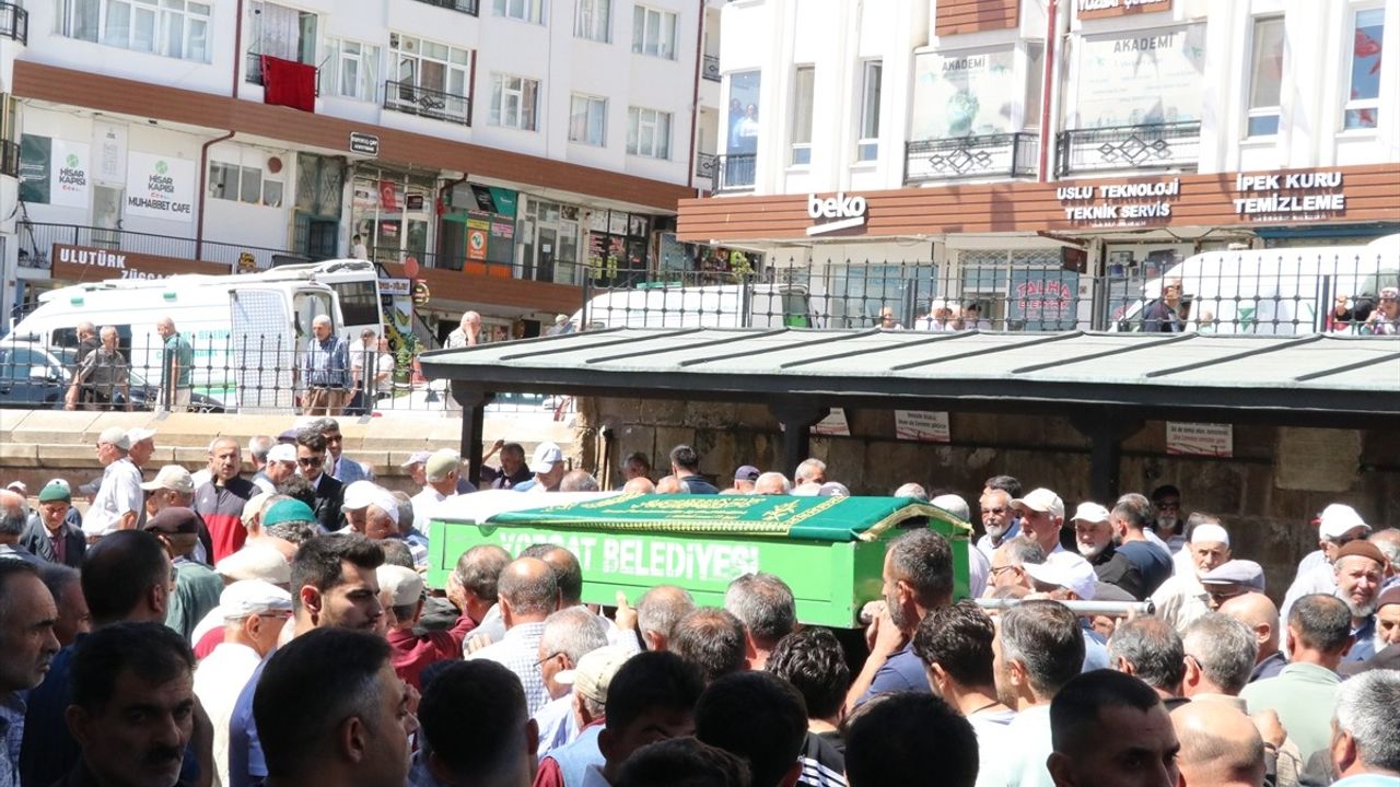 Yozgat'ta trafik kazasında yaşamını yitiren hemşire Derya Balta toprağa verildi