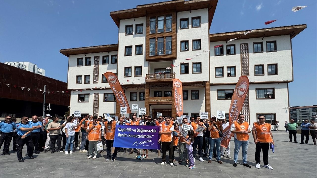 Yunusemre Belediyesi'nde Memurlar, İki Günlük İş Bırakma Eylemi Gerçekleştirdi