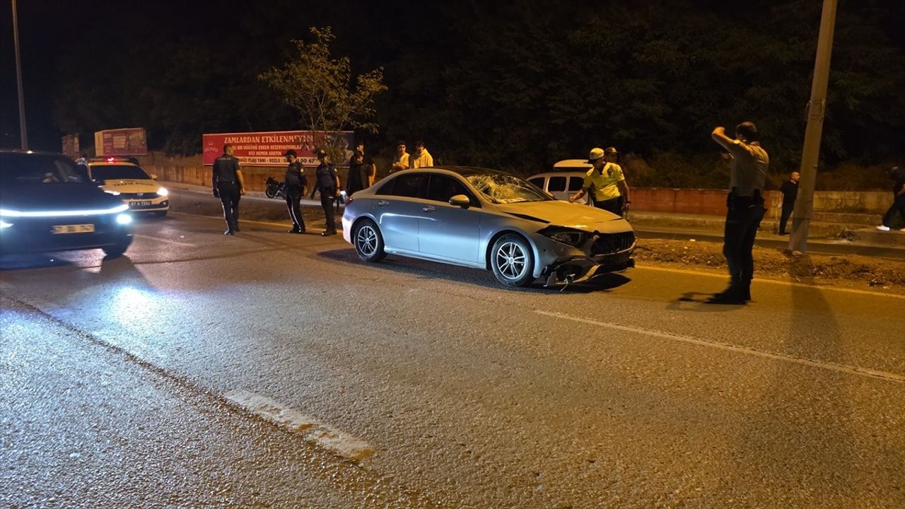 Zonguldak Kozlu'da otomobilin yayalara çarpması sonucu 3 kişi yaralandı