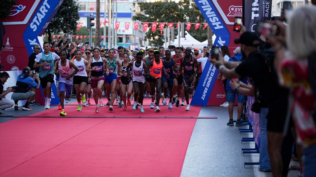 13. Uluslararası 9 Eylül İzmir Yarı Maratonu tamamlandı: Kenyalı Boaz Kiptoo ve Daisy Jeptoo birinci oldu