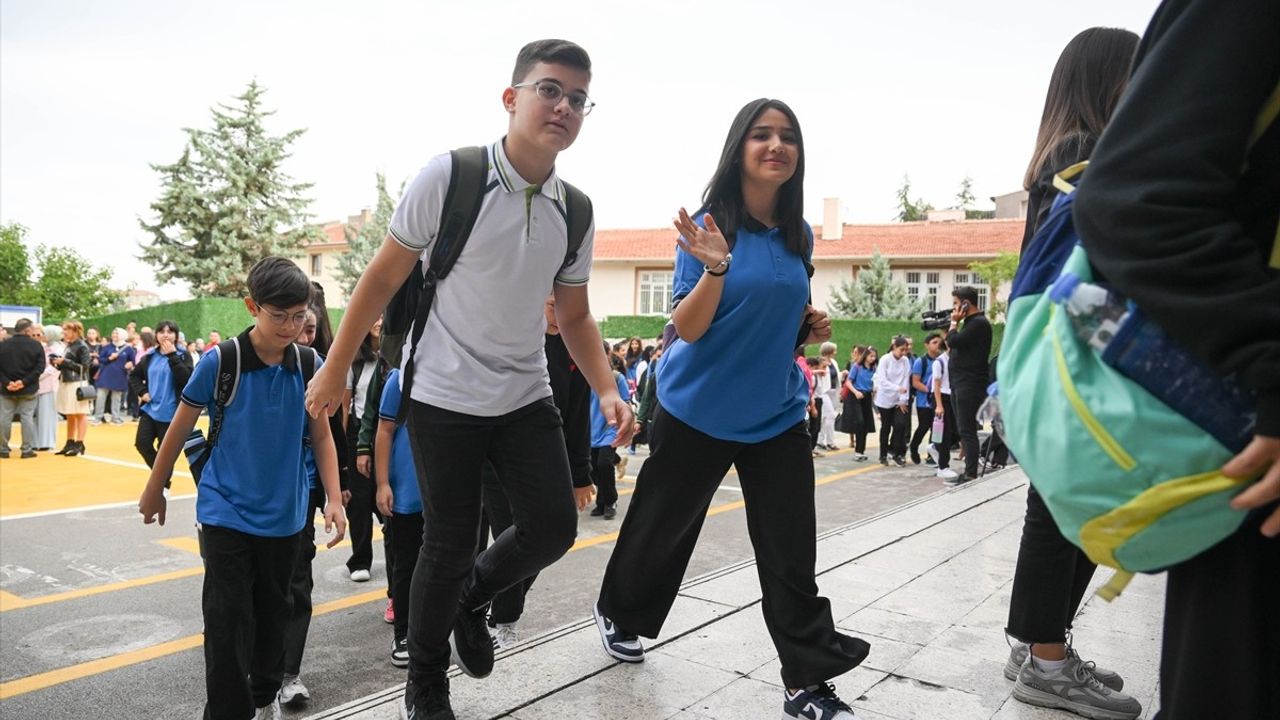 2025-2026 Eğitim Yılı Başladı: MEB'ye Bağlı Yaklaşık 18 Milyon Öğrenci Dersbaşı Yaptı