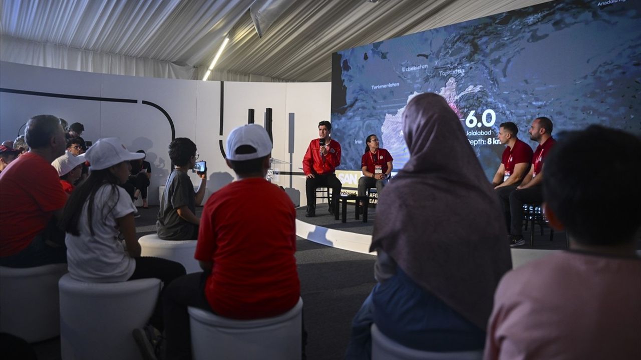 AA Grafik Ekibi TEKNOFEST'te Tecrübelerini Paylaştı: Yılmaz Yücel Gazze İnfografiklerini Anlattı