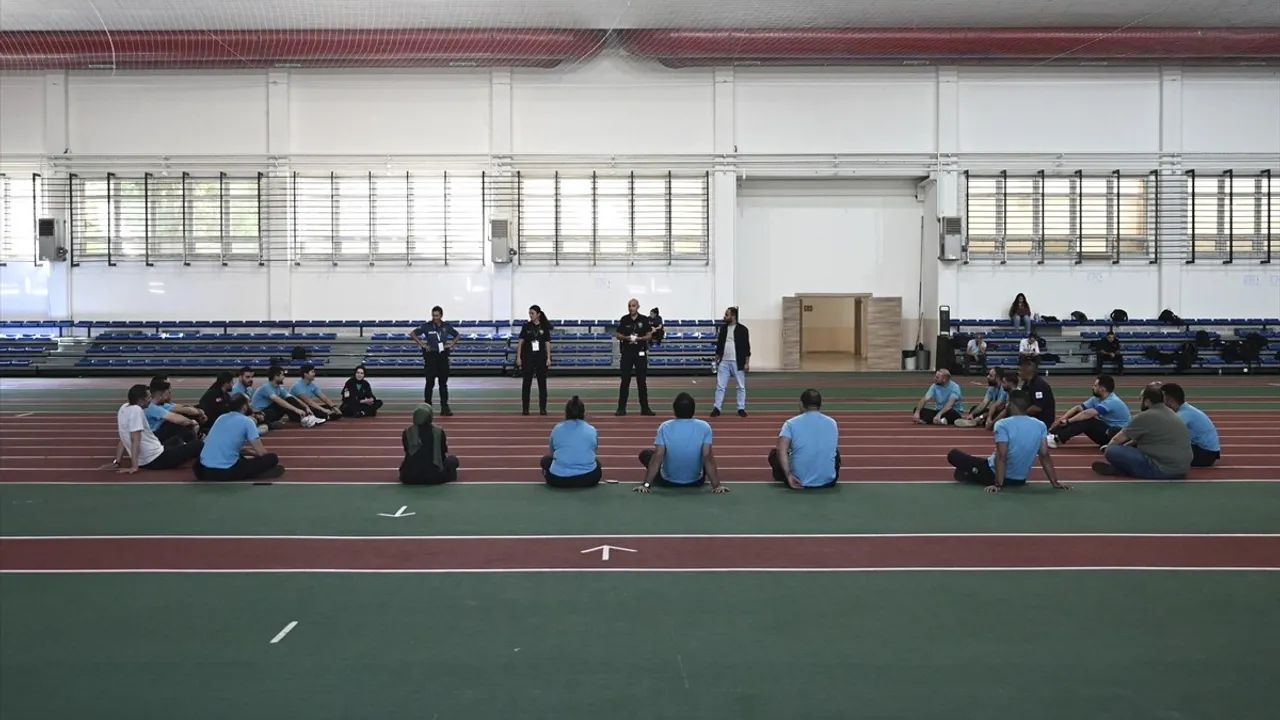 AA'nın savaş muhabirliği eğitiminde 'suda hayatta kalma' dersi verildi