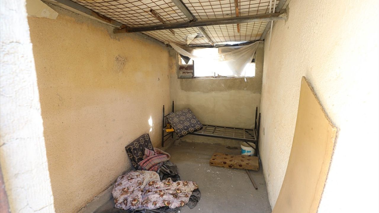 AA, Suriye'de Devrik Rejim Güçlerinin Alıkoyduğu ABD'li Gazeteci Tice'ın Bulunduğu Yeri Görüntüledi