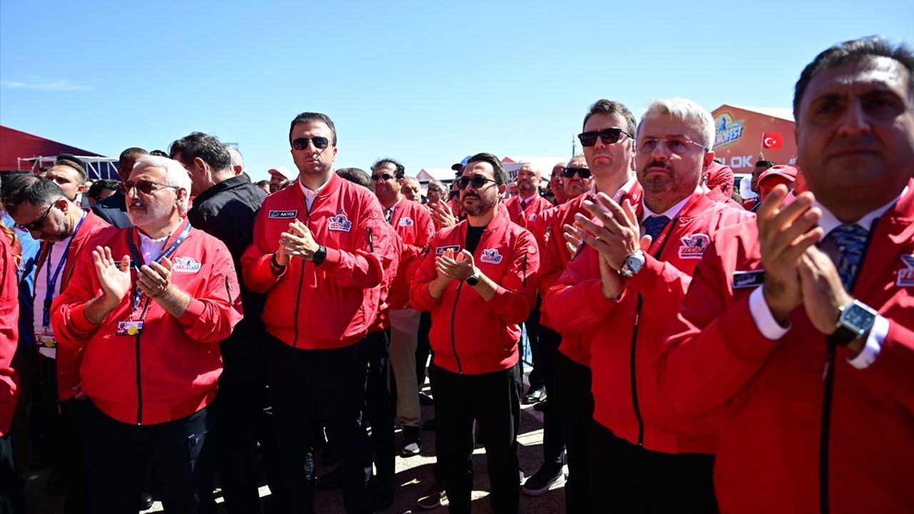 AA Yönetim Kurulu Başkanı Serdar Karagöz TEKNOFEST'te 'Alan' etkinliğini inceledi