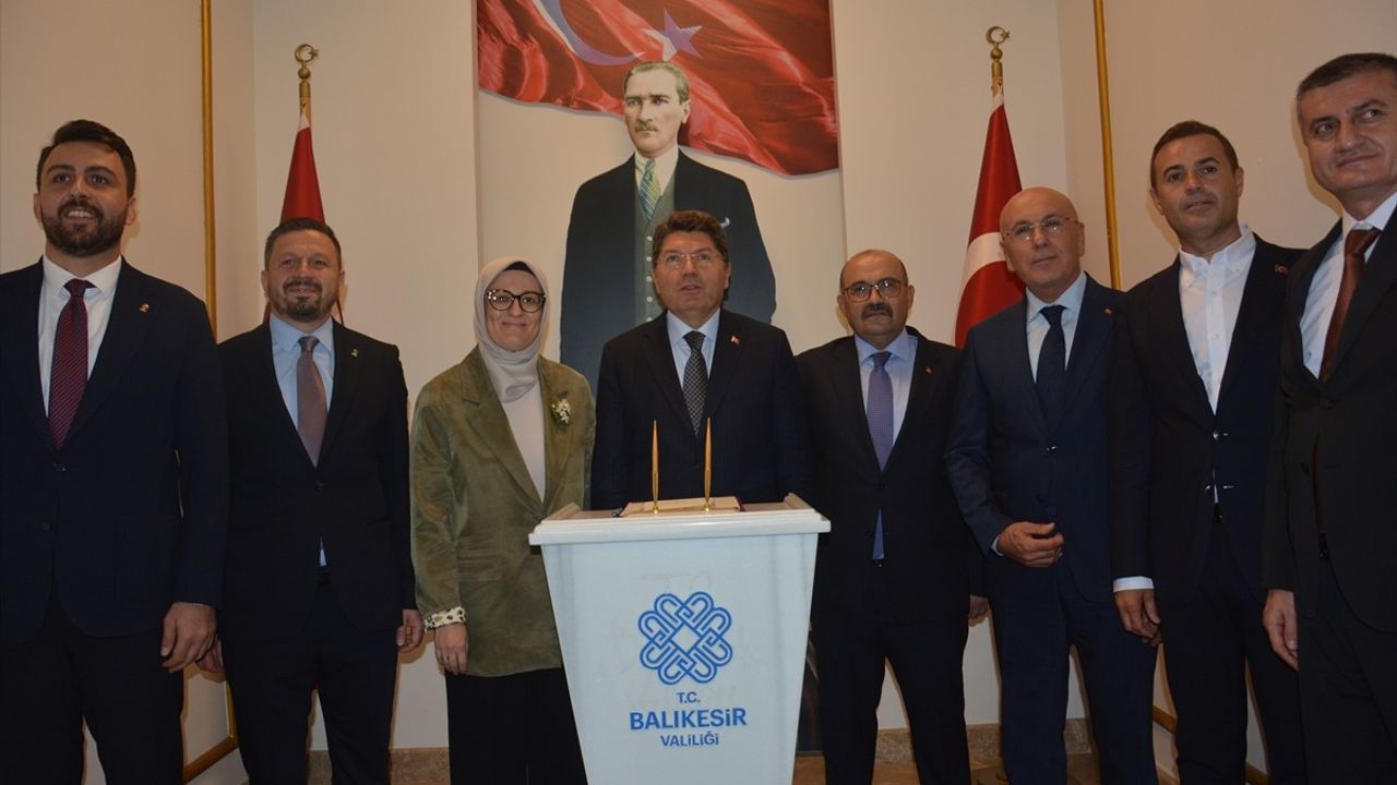 Adalet Bakanı Yılmaz Tunç Balıkesir'de ziyaretlerde bulundu ve cenaze törenine katıldı