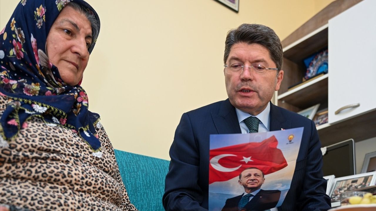 Adalet Bakanı Yılmaz Tunç, Şehit Polis Furkan Çelik'in Antalya'daki Ailesini Ziyaret Etti