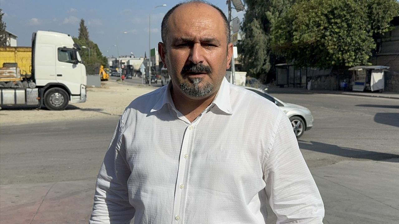 Adana Çukurova'da sahipsiz köpekler 3 yaşındaki çocuğu kovaladı; güvenlik kamerası kaydetti