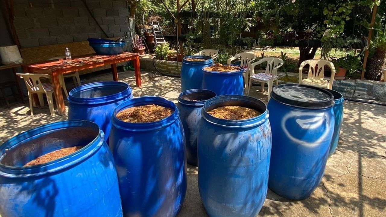 Adana'da 2 bin 930 litre sahte içki ele geçirildi, 3 kişi gözaltında