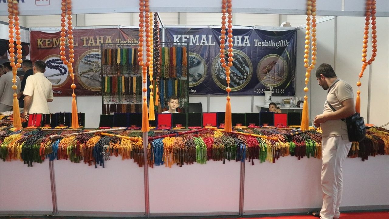 Adana'da 4. Tesbih ve Doğal Taşlar Fuarı sürüyor: 12 kilogramlık Kur'an işlemeli tespih ilgi görüyor