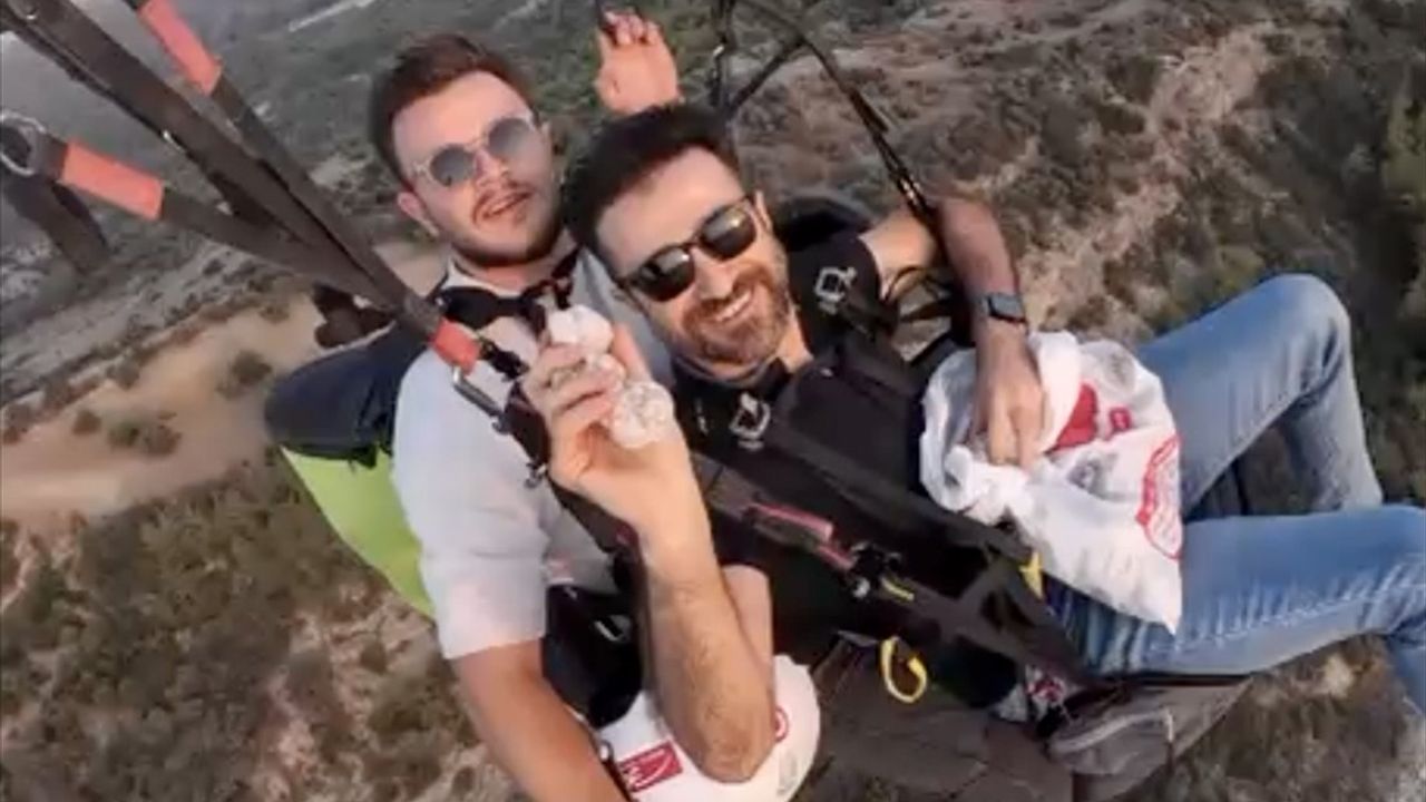 Adana'da öğrencilerin hazırladığı tohum topları yamaç paraşütüyle doğaya bırakıldı