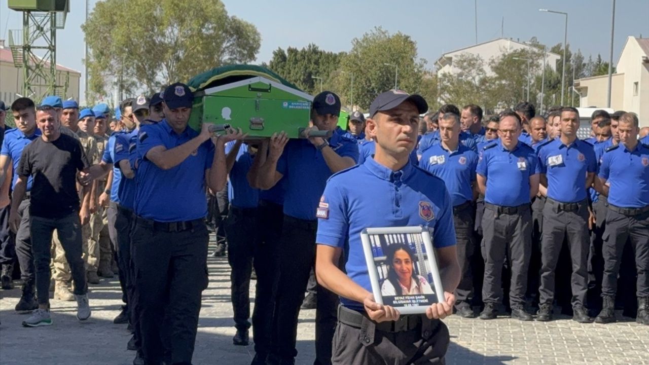 Adana'da Trafik Kazasında Yaşamını Yitiren İki Cezaevi Personeli İçin Görev Yerinde Tören