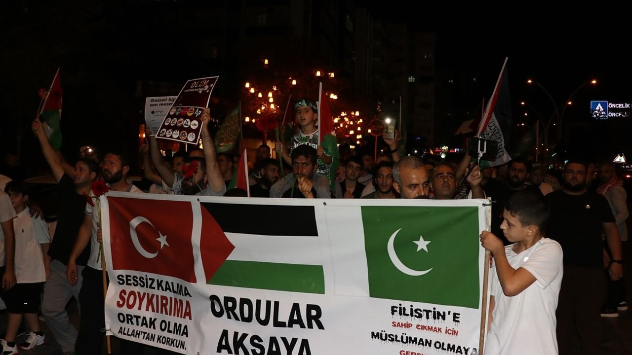 Adana ve Osmaniye'de 'Küresel Sumud Filosu'na destek yürüyüşleri