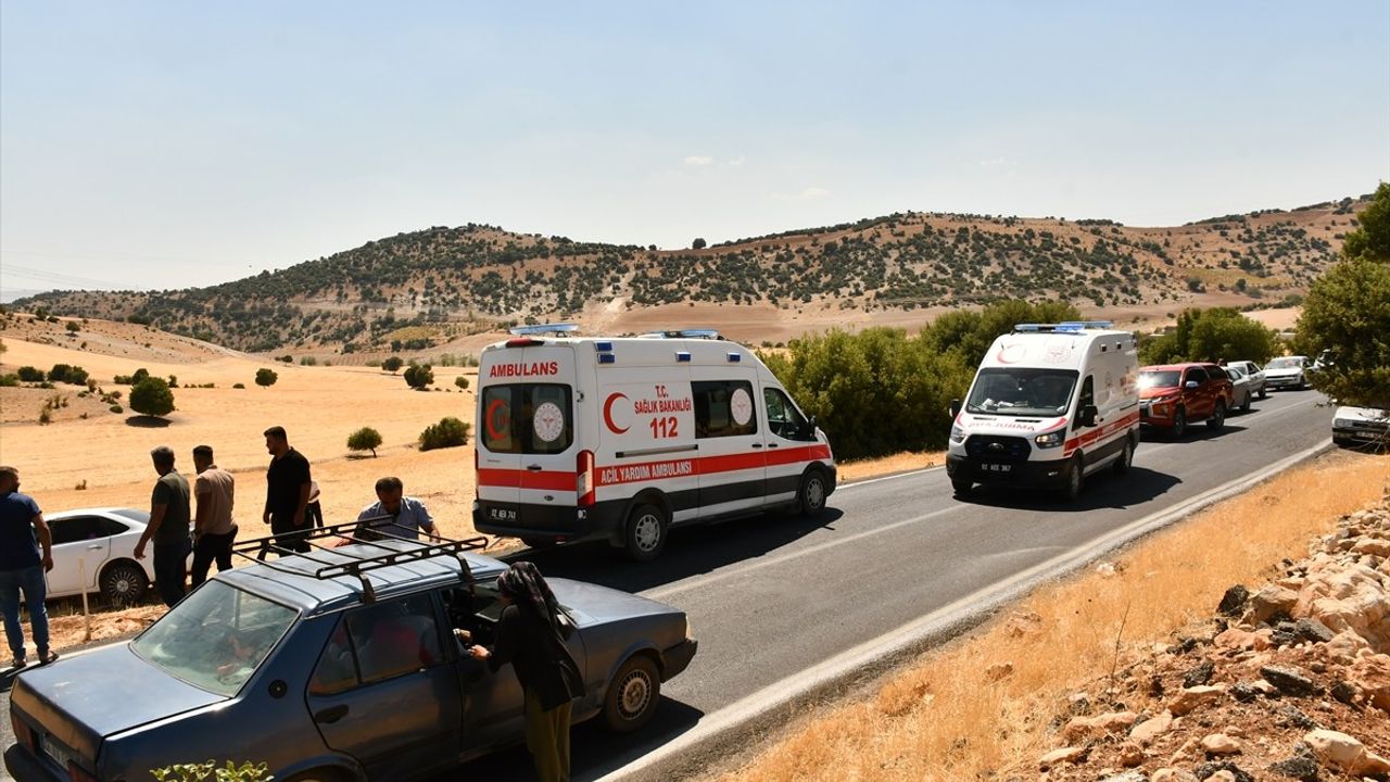 Adıyaman Besni'de şarampole devrilen otomobilde 6 kişi yaralandı