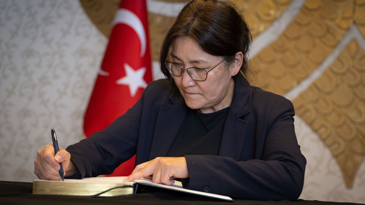 Afganistan'ın Ankara Büyükelçiliği'nde Kunar depremi için taziye defteri açıldı