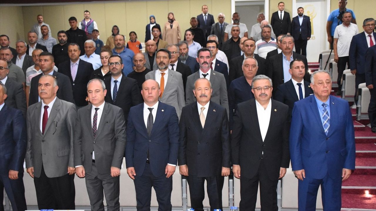 Afyonkarahisar'da 45 yıllık demirci Necati Kızılgüneş Yılın Ahisi seçildi