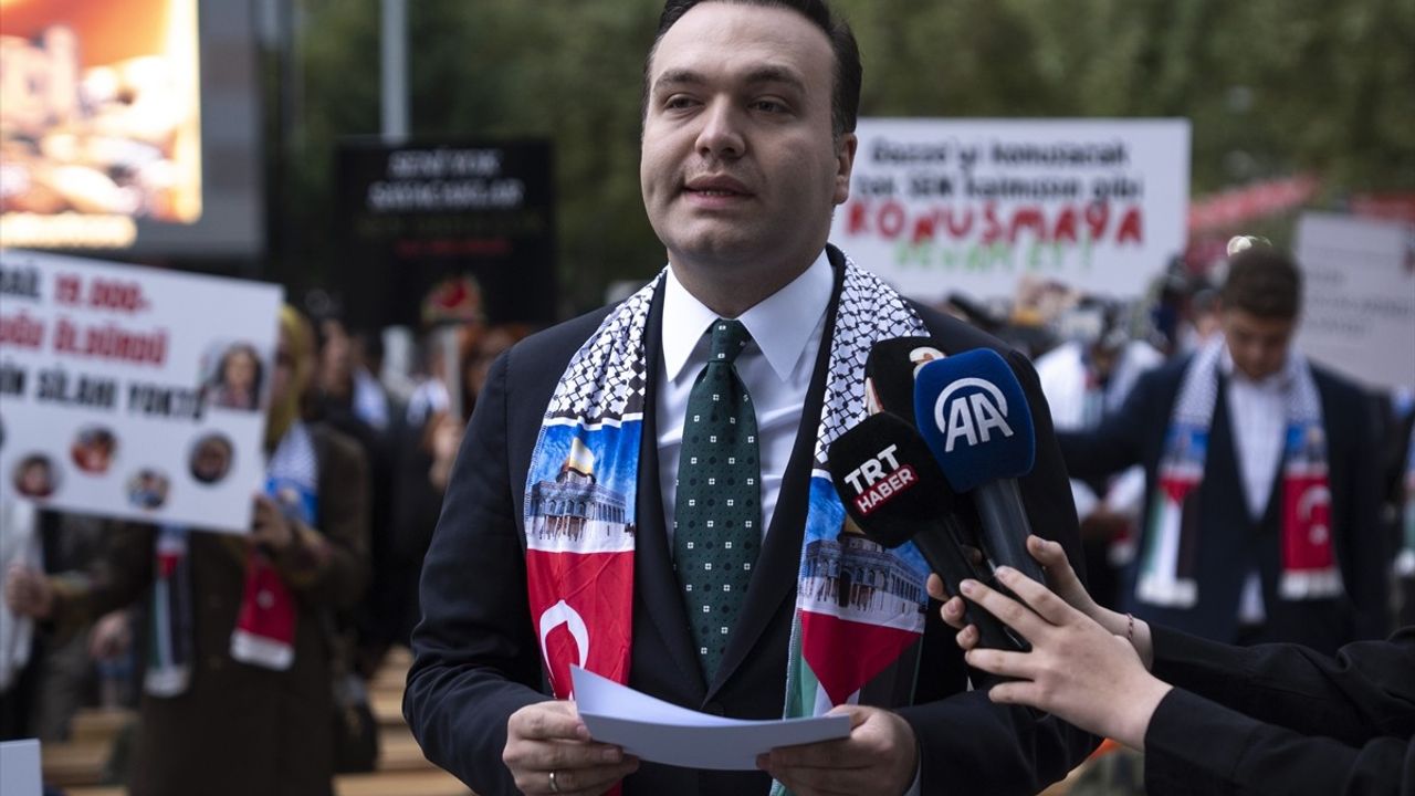 AK Parti Gençlik Kolları'ndan Gazze için 'Boş Sıralar' etkinliği