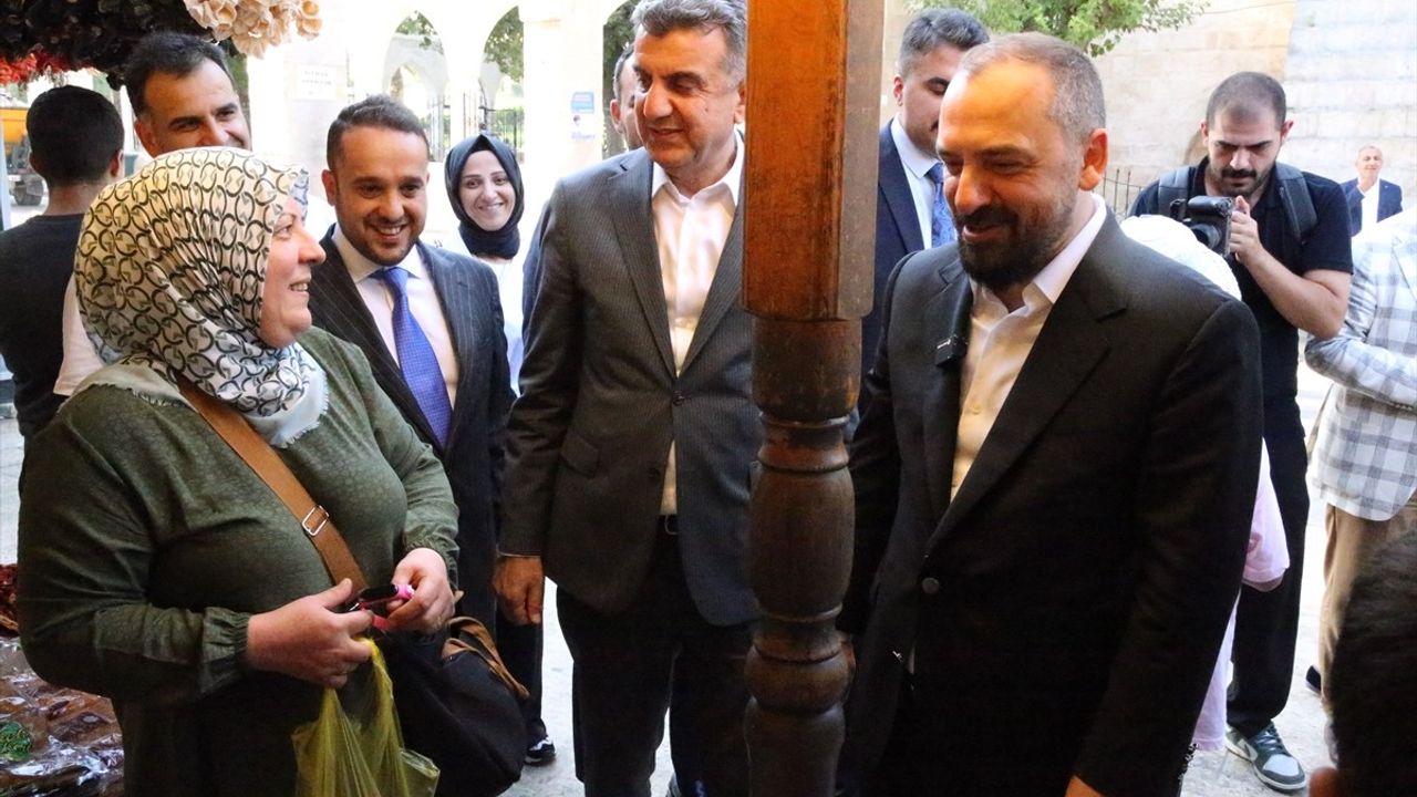 AK Parti Genel Başkan Yardımcısı Faruk Acar, Şanlıurfa’da gençler ve kadın STK temsilcileriyle buluştu