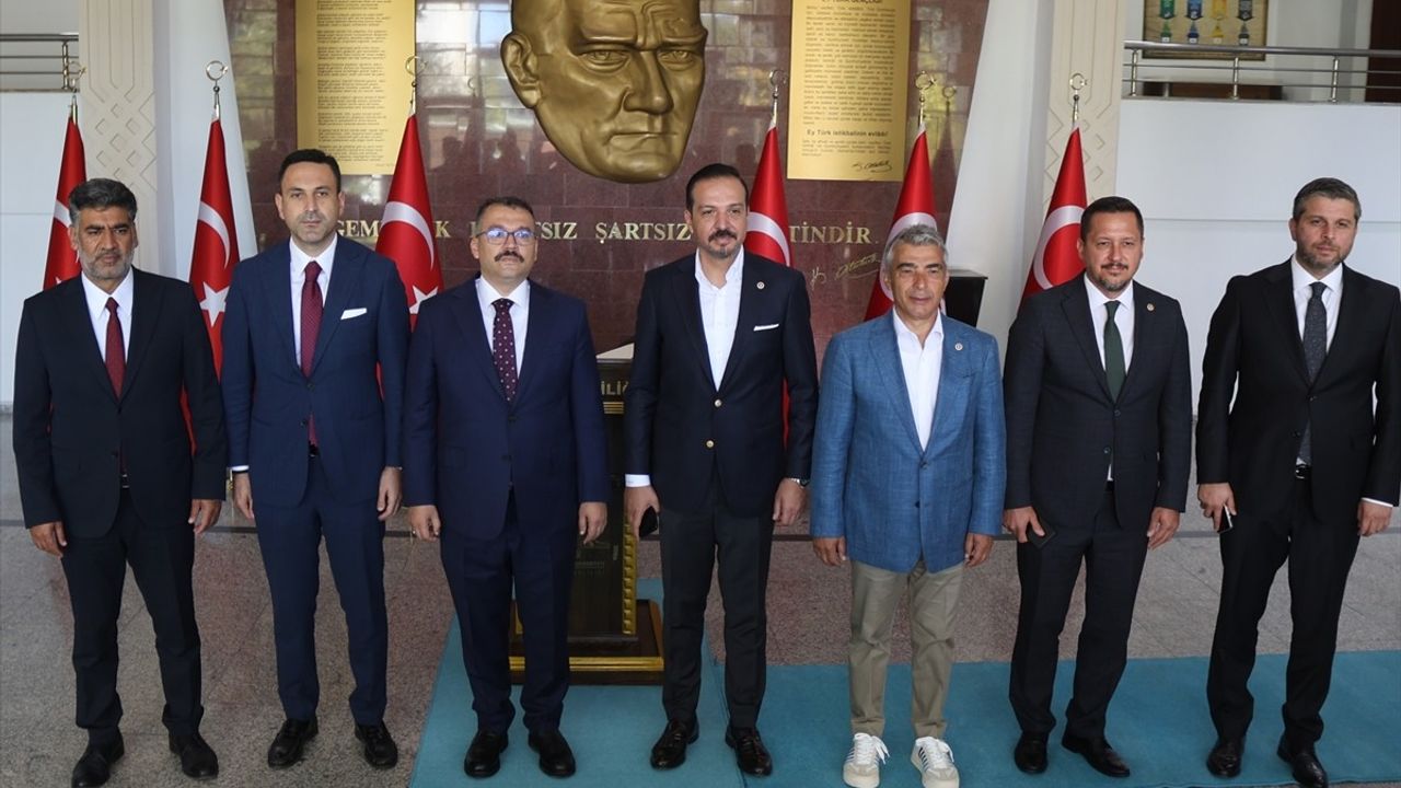 AK Parti Genel Başkan Yardımcısı Kürşad Zorlu, Iğdır'da temaslarda bulundu