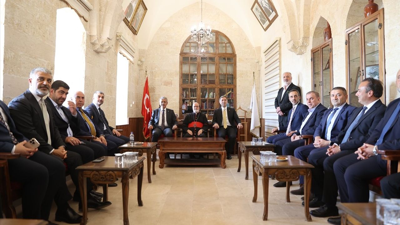 AK Parti Genel Başkan Yardımcısı Zafer Sırakaya Mardin'de valilik, parti ve manastır ziyaretleri gerçekleştirdi