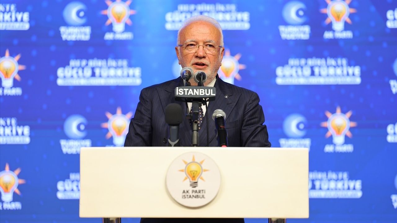 AK Parti, İstanbul'daki 39 ilçe ve 1700 programı İl Başkanlığında değerlendirdi
