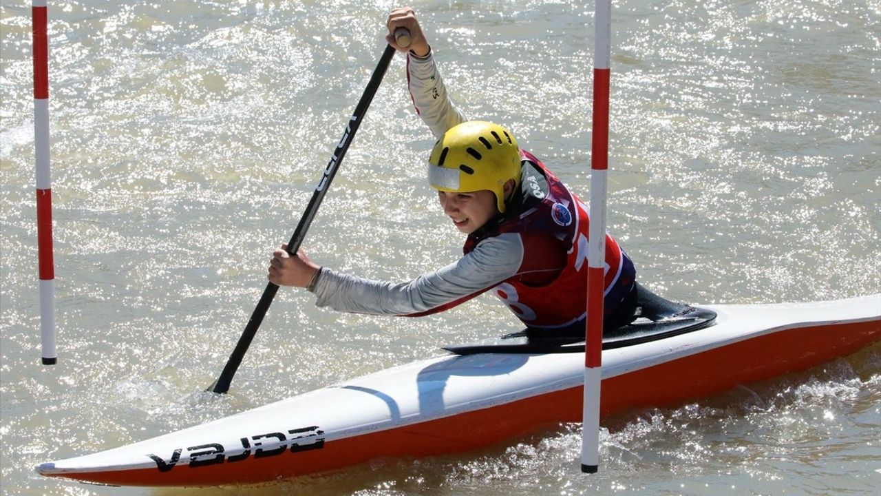 Akarsu Kano Slalom Türkiye Kupası Erzincan Kemah'ta başladı