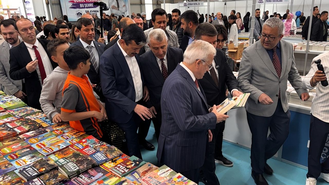 Aksaray 7. Kitap Günleri açıldı — 200 yayınevi, 27 yazarla 5 Ekim'e kadar sürüyor