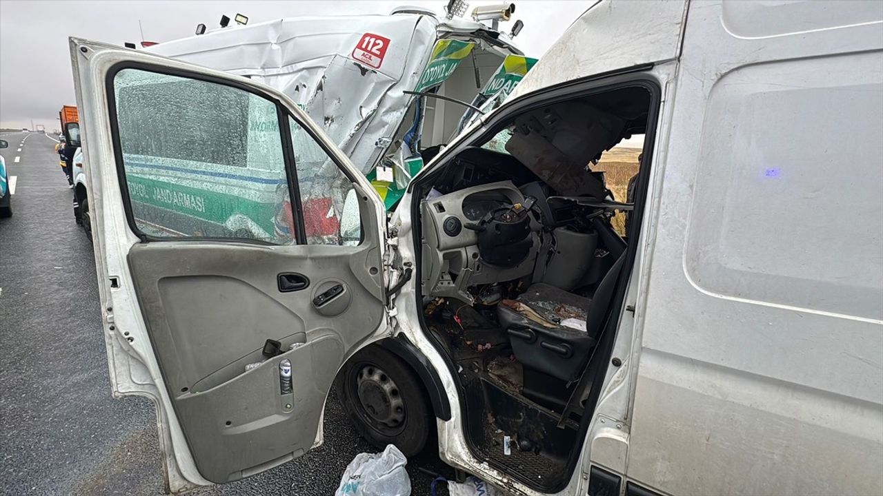 Aksaray'da otoyol kazası: 2 asker şehit oldu, 1 kişi hayatını kaybetti