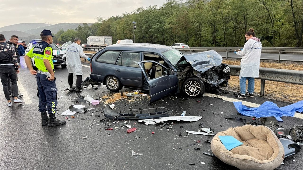 Anadolu Otoyolu Düzce kesiminde 5 kazada 2 kişi hayatını kaybetti, 15 kişi yaralandı