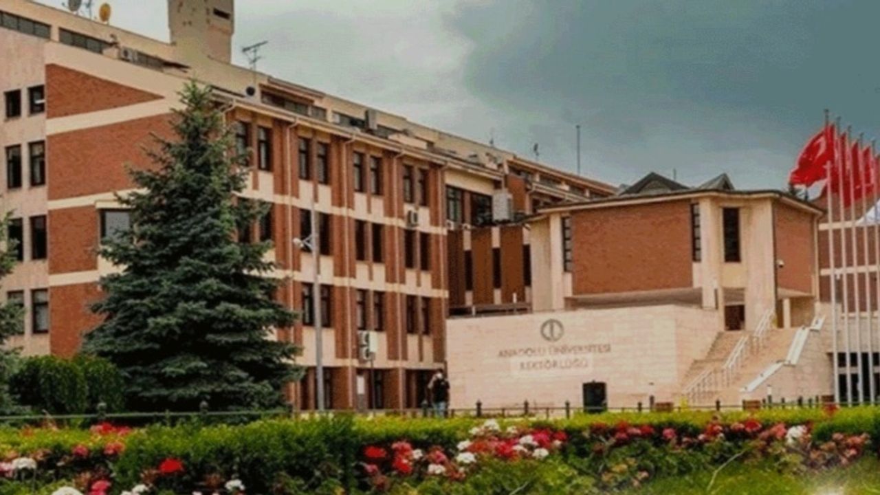 Anadolu Üniversitesi'nden Sınavsız İkinci Üniversite: Muhasebe ve Sağlık Kurumları Ön Lisansları