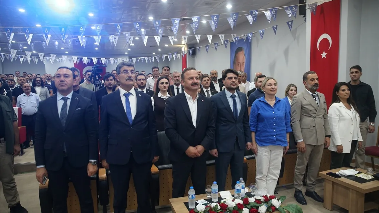 Anahtar Parti Genel Başkanı Yavuz Ağıralioğlu Muş'ta: Esnaf Ziyareti ve Partililerle Buluşma