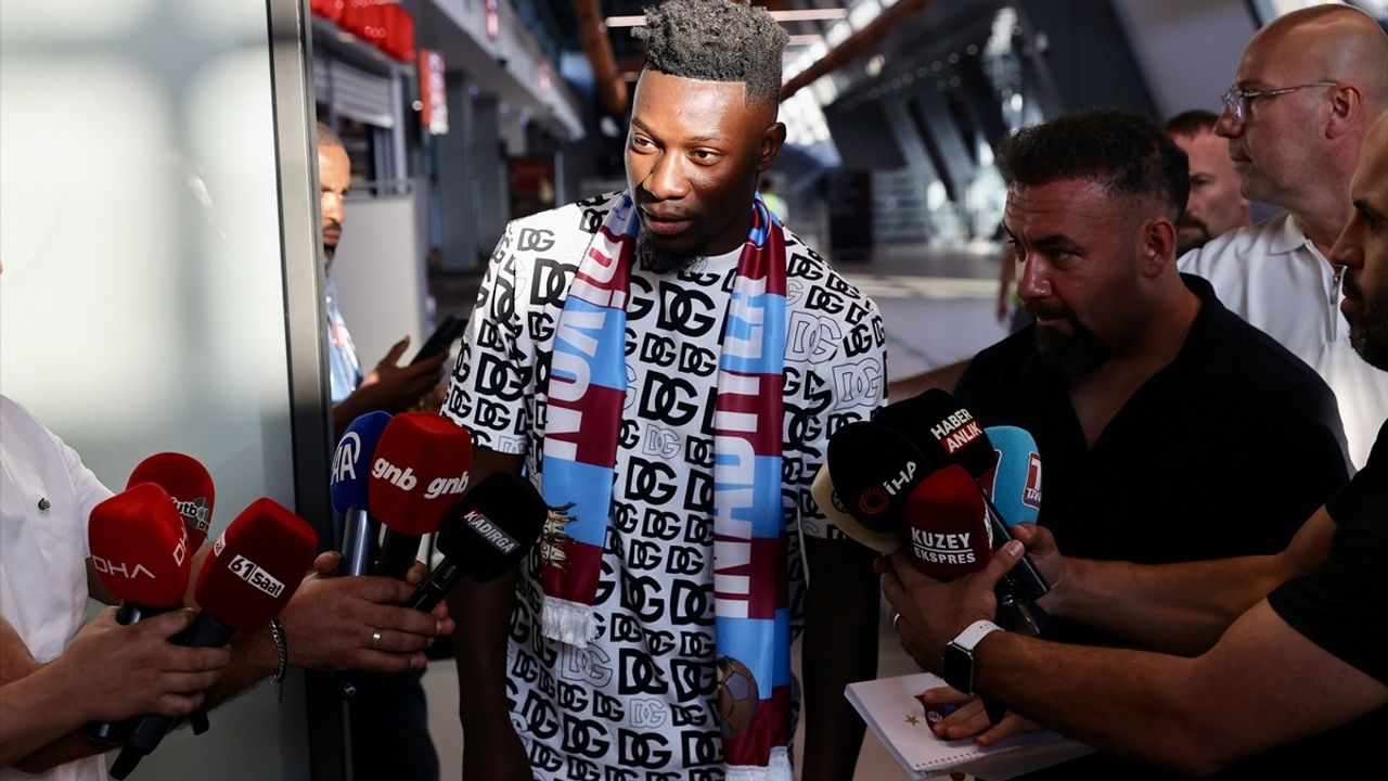 Andre Onana Trabzon'da: Trabzonspor formasıyla havalimanında karşılandı