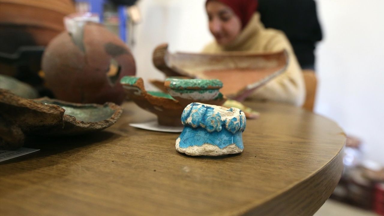 Ani Ören Yeri'nde Saklı Tarihi Aydınlatan Kadın Bilim İnsanları ve Öğrenciler