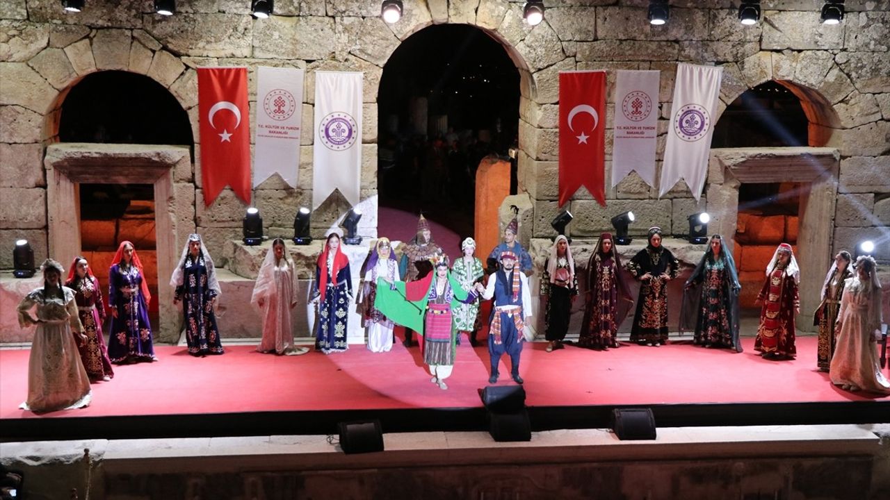 Anjelika Akbar, Kibyra Antik Kenti'nde konser verdi — Burdur'da kültür ve sanat etkinlikleri