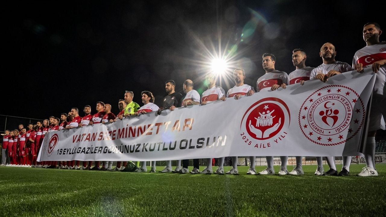 Ankara'da 19 Eylül Gaziler Günü'nde 'Kardeşliğin Rengi Ayyıldız' futbol müsabakası