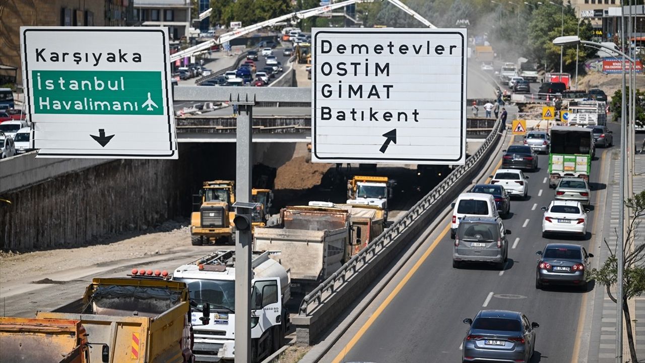 Ankara'da Yenikent ve Gimat yol çalışmaları trafik yoğunluğu ve tepkilere yol açtı