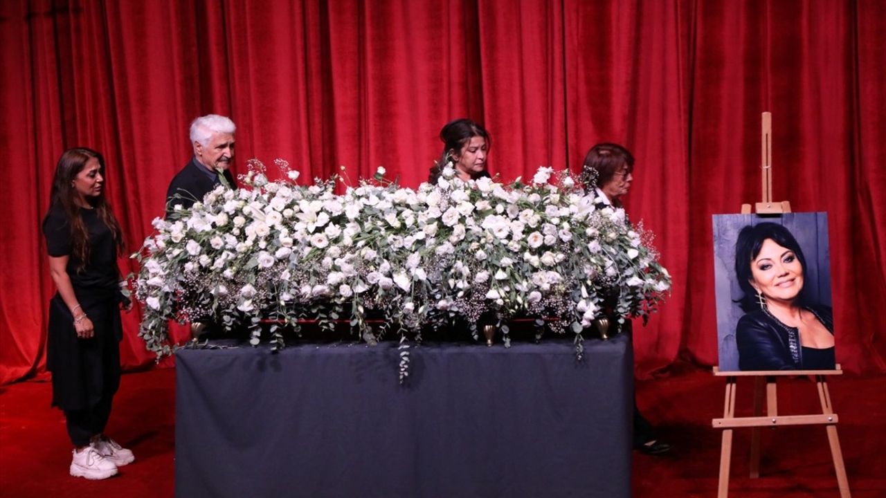 Anta Toros İçin Harbiye Muhsin Ertuğrul Sahnesi'nde Anma Töreni