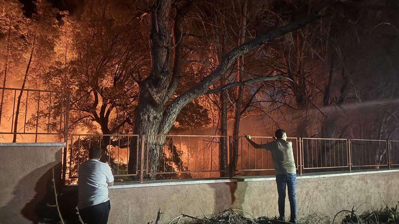 Antalya Aksu'da iki noktada orman yangını — müdahale sürüyor