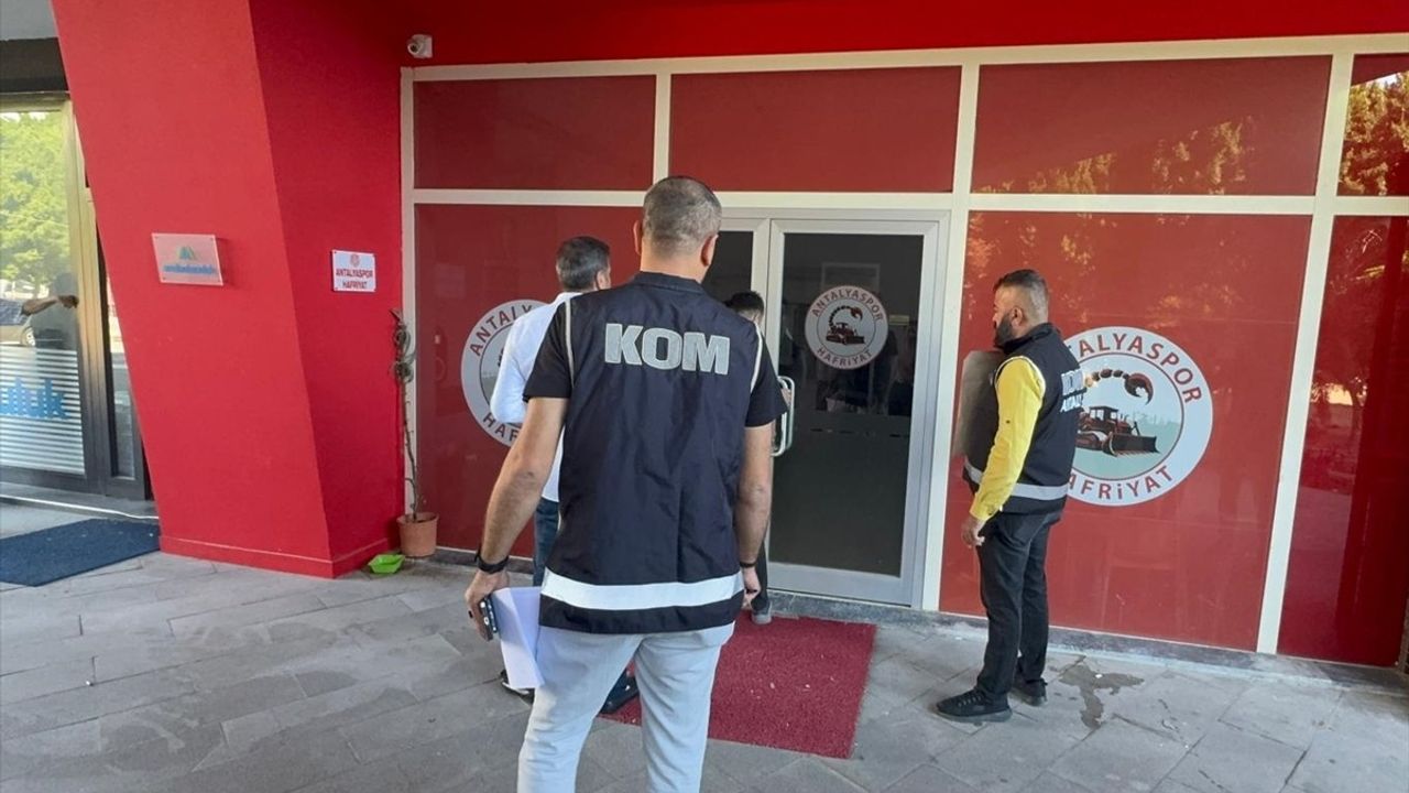 Antalya Büyükşehir Belediyesi'ne yönelik rüşvet ve yolsuzluk soruşturmasında 16 gözaltı